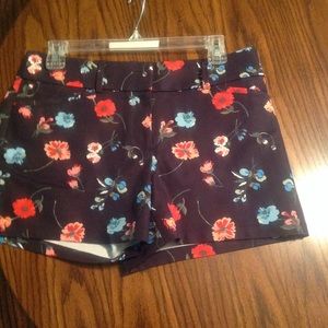 Flowered Anne Taylor Loft Shorts Size 2🌹🌺🌷